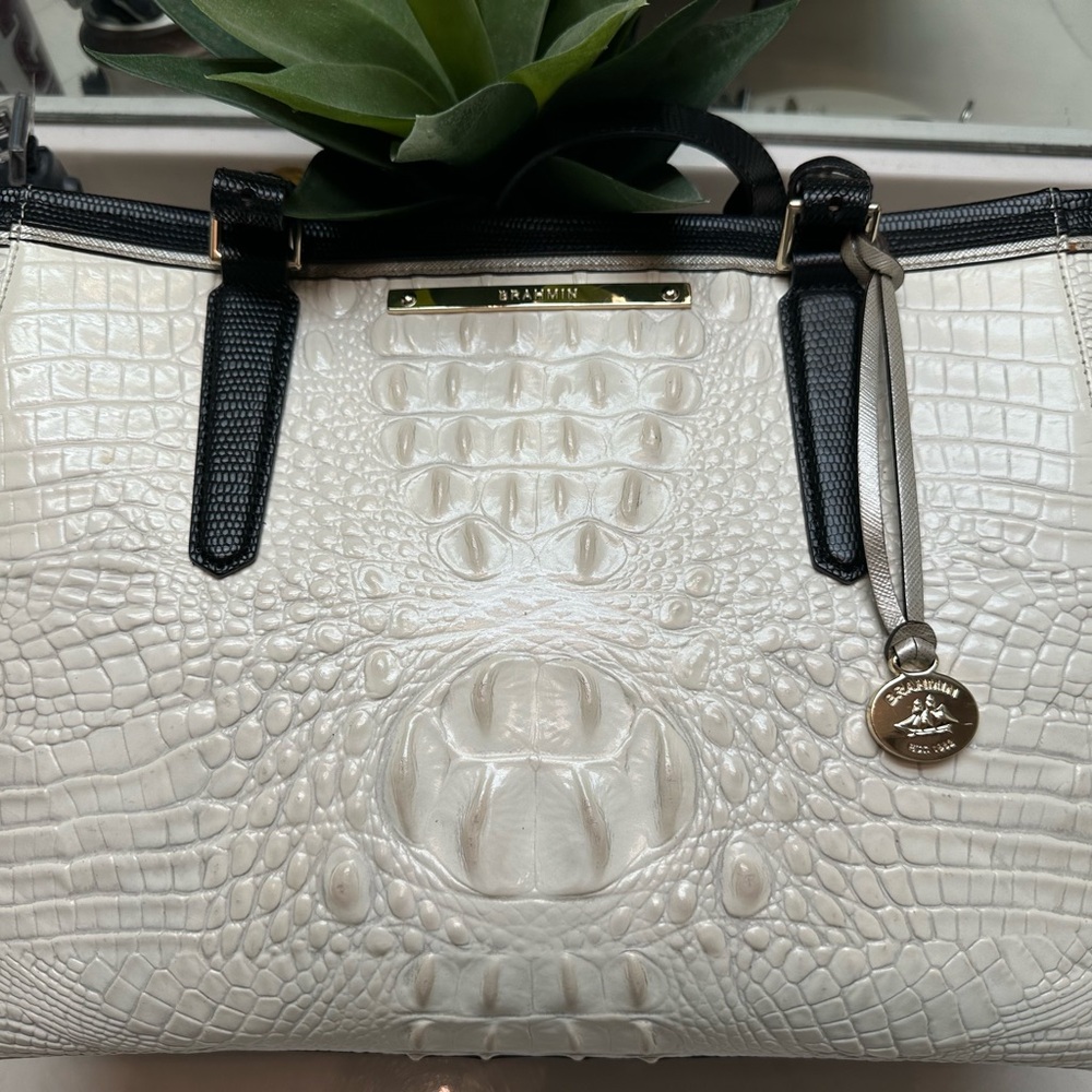 Brahmin EUC Medium Asher leather shoulder tote bag in white with black straps